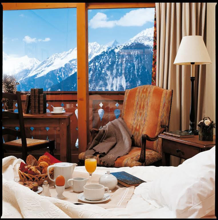 Grand Hotel Au Rond Point Des Pistes Courchevel Exterior photo